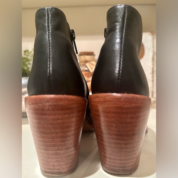 EUC Loeffler  Randall “Ella” Black Leather Ankle Boot. Size 6.5 - Picture 6 of 13